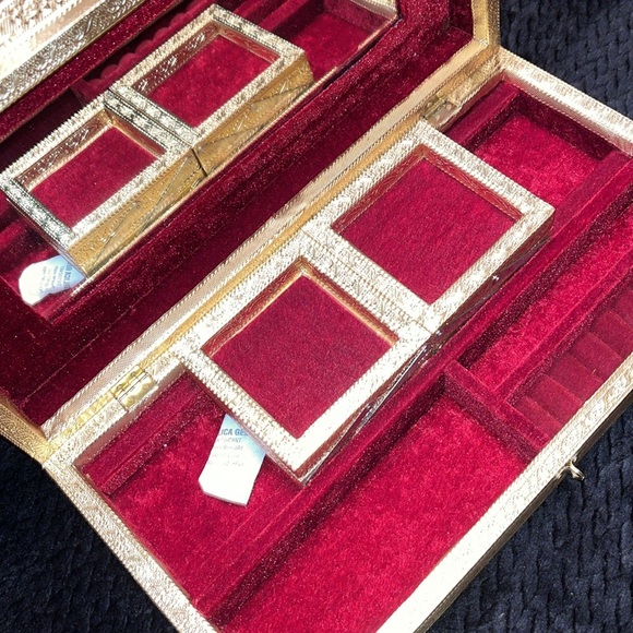 🌟NWT: Gold Chakra Jewelry Box - Picture 7 of 9